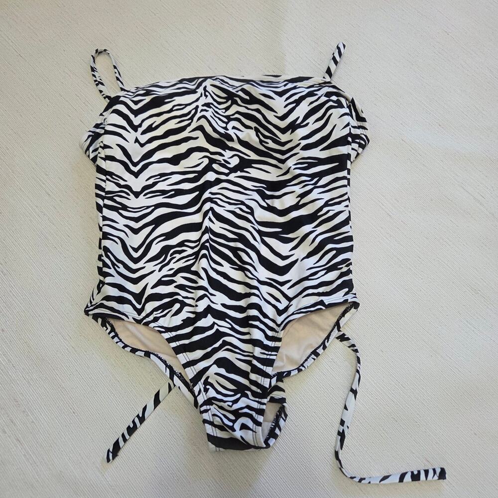 Kona Sol Woman's Black and White Zebra Striped One-Piece Swimsuit size M